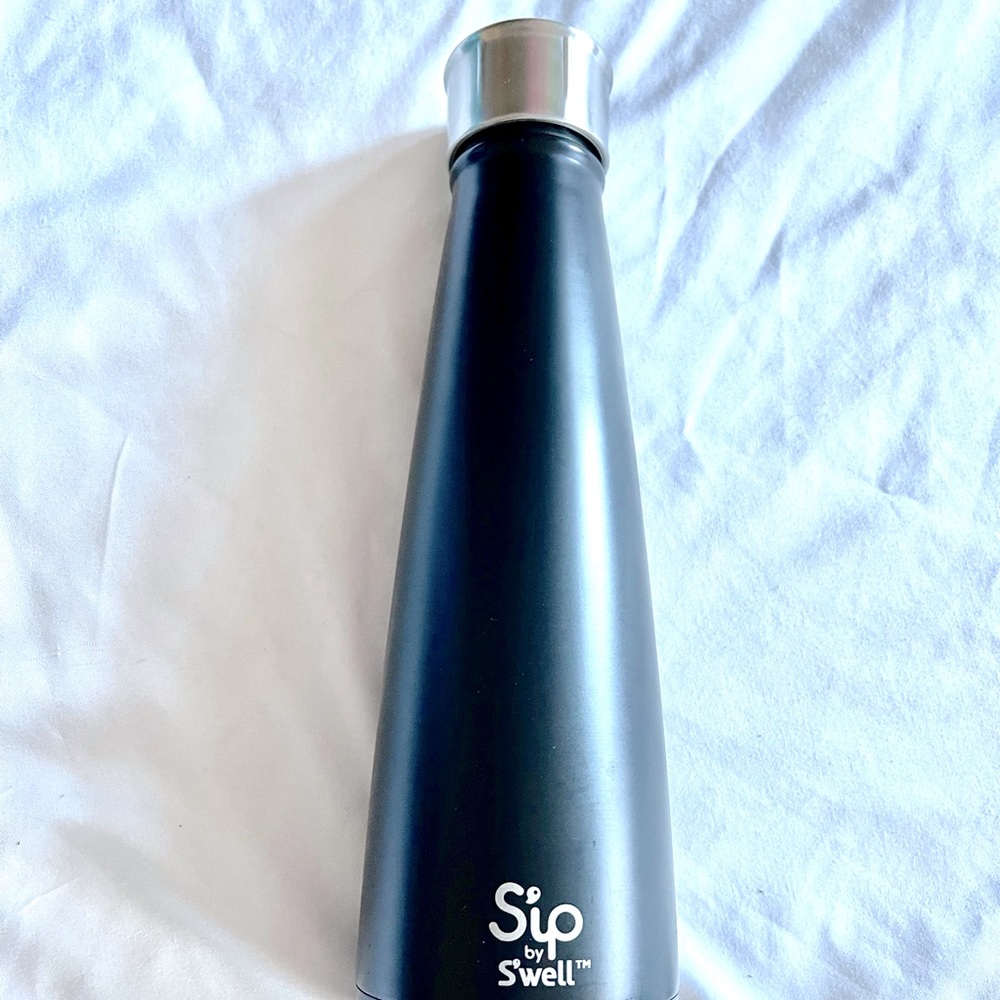 Sip by Swell Water Bottle in Black